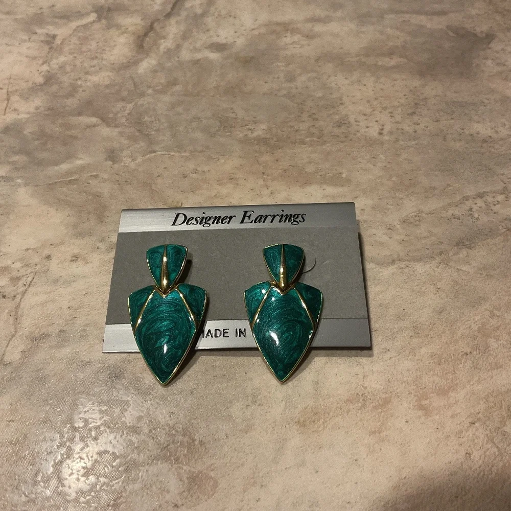 Dangle Earrings pierced green enamel goldtone new 2.5” long vintage